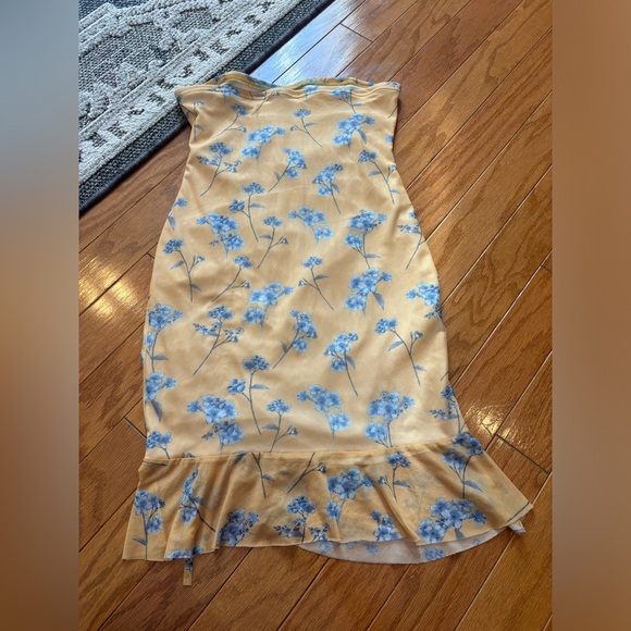 Pretty Little Thing Yellow Floral Dress Womens Size 10 - Picture 2 of 3